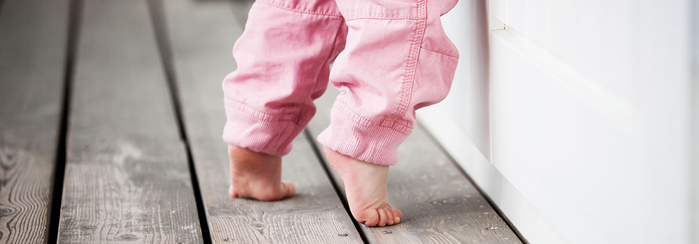 Коли варто купити малюку його першу пару взуття? Світ Здоров'я