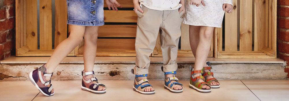 Липучки, ремінці або шнурівка - який вид фіксації дитячого взуття найкращий? Світ здоров'я