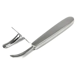 Троакар для трахеї Surgiwelomed Uckermann. Довжина 13 см, діаметр 7,5 мм.