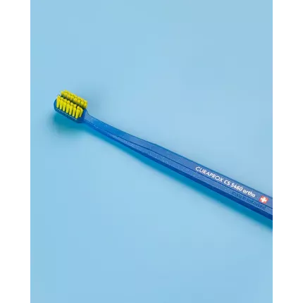 Ортодонтическая зубная щетка Curaprox CS 5460 Ultra Soft ORTHO с углублением, d 0,10 мм, изображение 4